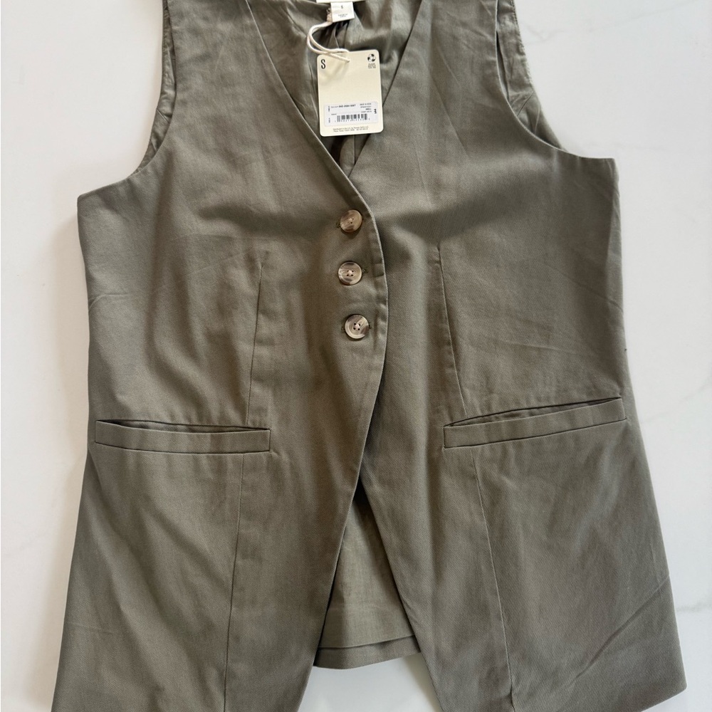 a.n.a Sage Green Buttoned Vest
